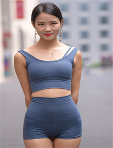 美女脱了胸罩露出胸无遮挡